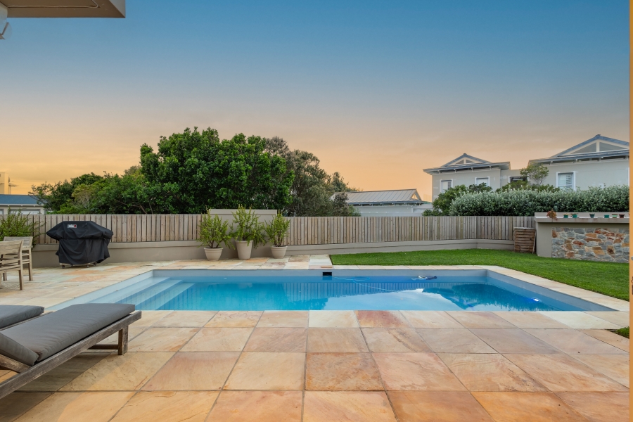 5 Bedroom Property for Sale in Whale Rock Beach Western Cape
